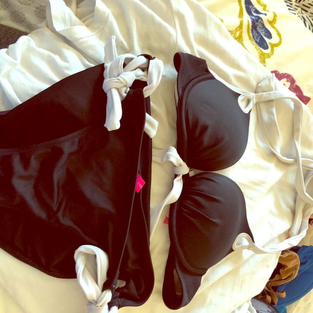 Victoria’s Secret bikini